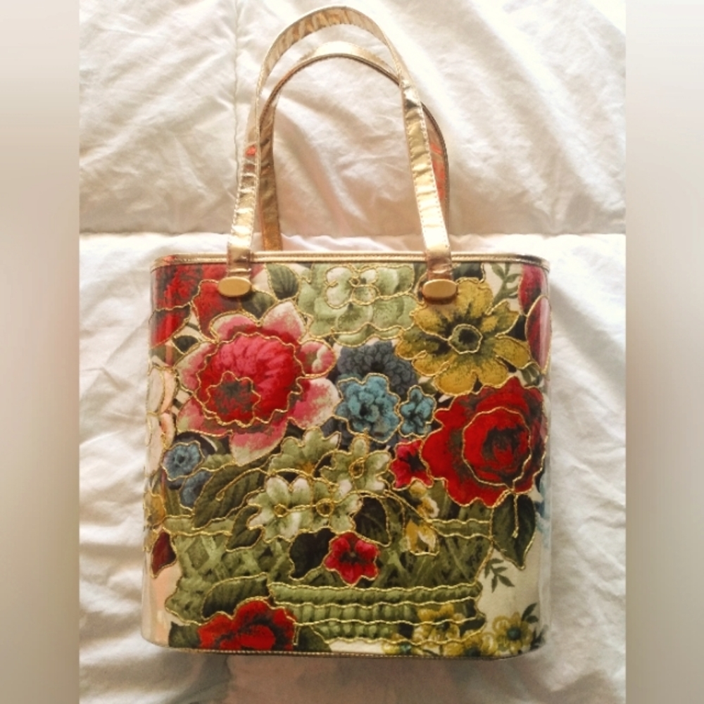 A Delill Creation Vintage Hand Stitched Purse